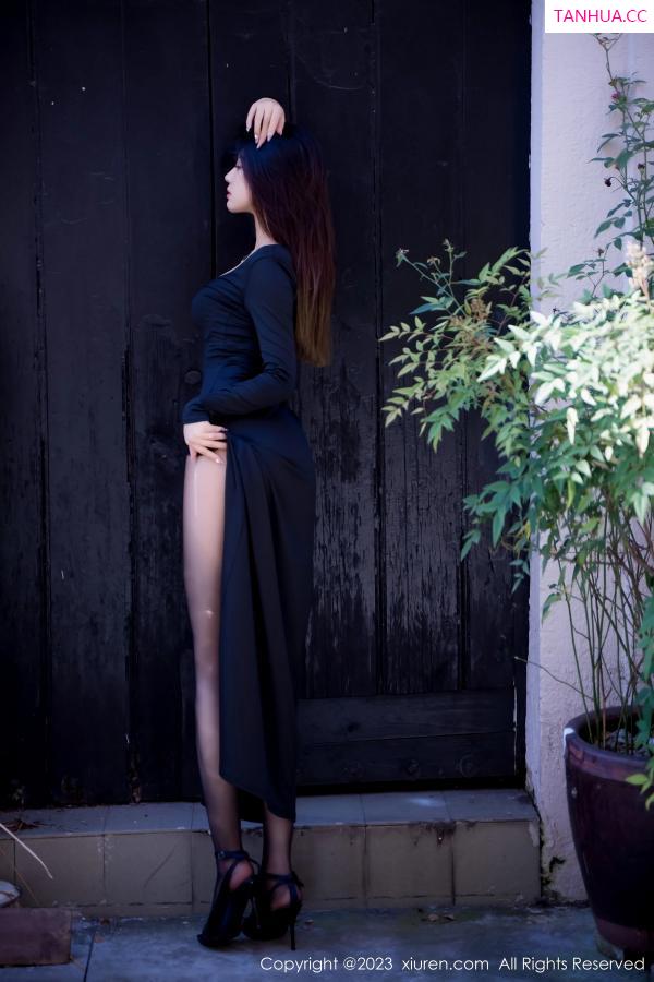 冯木木LRIS  [XiuRen]高清写真图 2023.08.28 No.7293 冯木木LRIS 黑丝美腿第10张图片